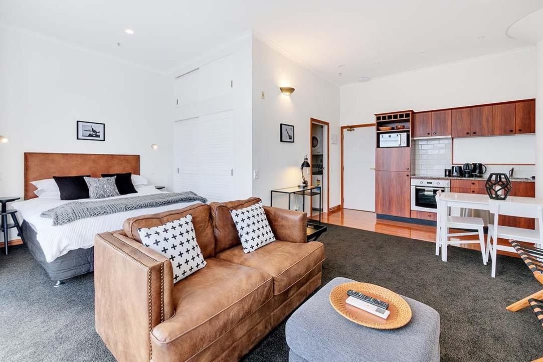 Princes Wharf Boutique Apartments Оукланд Екстериор снимка